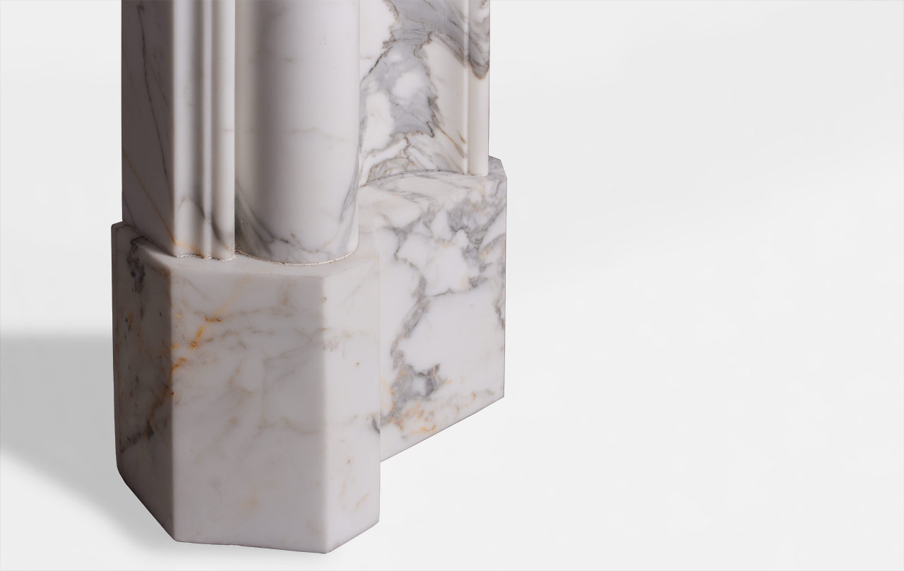 Maison & Maison, designers de cheminées en marbre, vous propose de personnaliser le modèle 5th Avenue. 
