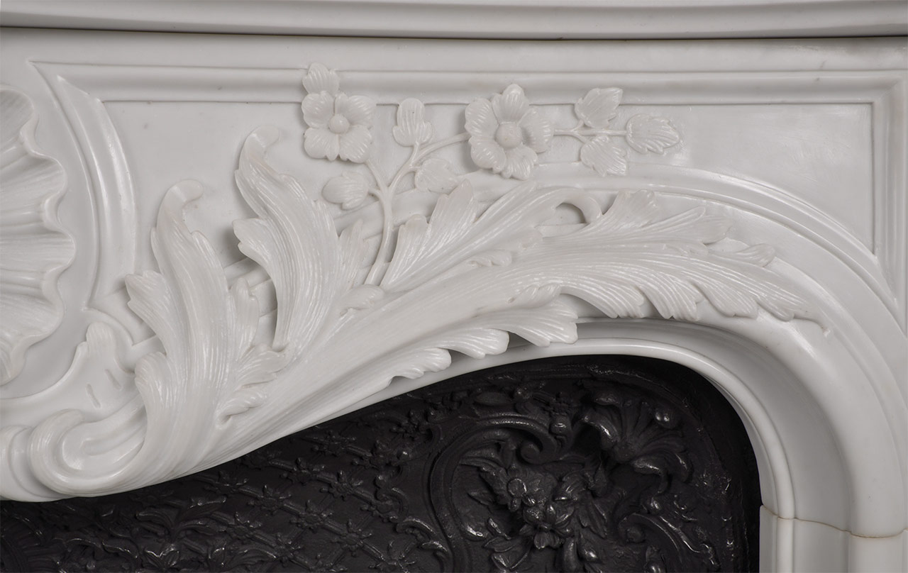 Palais Bourbon est un rarissime modèle de cheminée sur mesure en marbre de style Louis XV