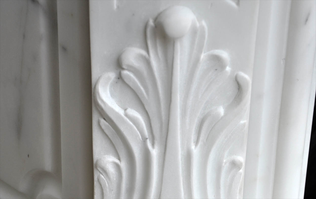 Maison & Maison, designers de cheminées en marbre, vous propose de personnaliser le modèle Arcadie. Madame du Barry est une charmante cheminée de style Louis XV fabriquée sur mesure en marbre d'après un modèle de cheminée ancienne. 