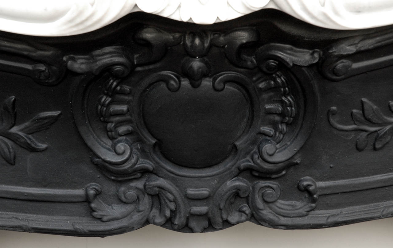 Maison & Maison, designers de cheminées en marbre, vous propose de personnaliser le modèle Arcadie. Madame du Barry est une charmante cheminée de style Louis XV fabriquée sur mesure en marbre d'après un modèle de cheminée ancienne. 