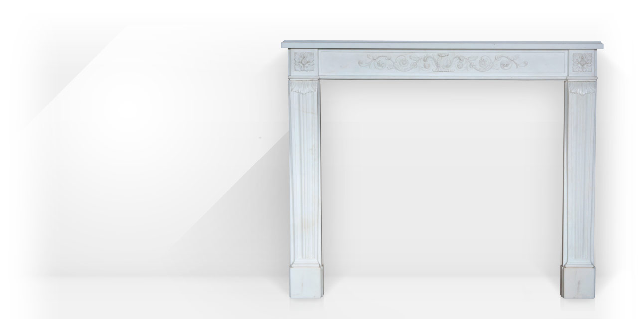 Maison & Maison, designers de cheminées en marbre, vous propose de personnaliser le modèle Arcadie. Marquis de Condorcet est une cheminée sur mesure en marbre au bandeau sculpté en bas-relief de volutes et rinceaux végétaux. 