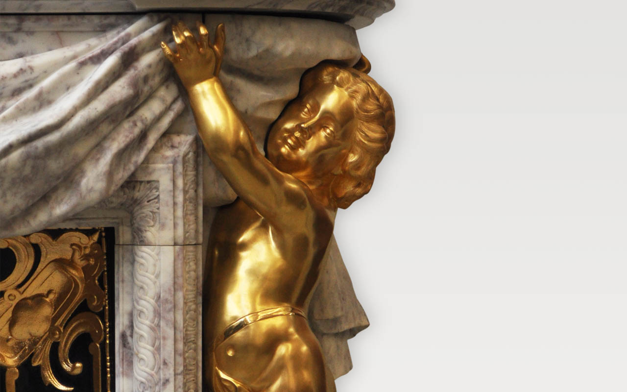 Maison & Maison, designers de cheminées en marbre, vous propose de personnaliser le modèle Arcadie. Opéra est une exceptionnelle cheminée en marbre sur mesure de style Napoléon III à décor de putti en bronze doré en ronde-bosse. 