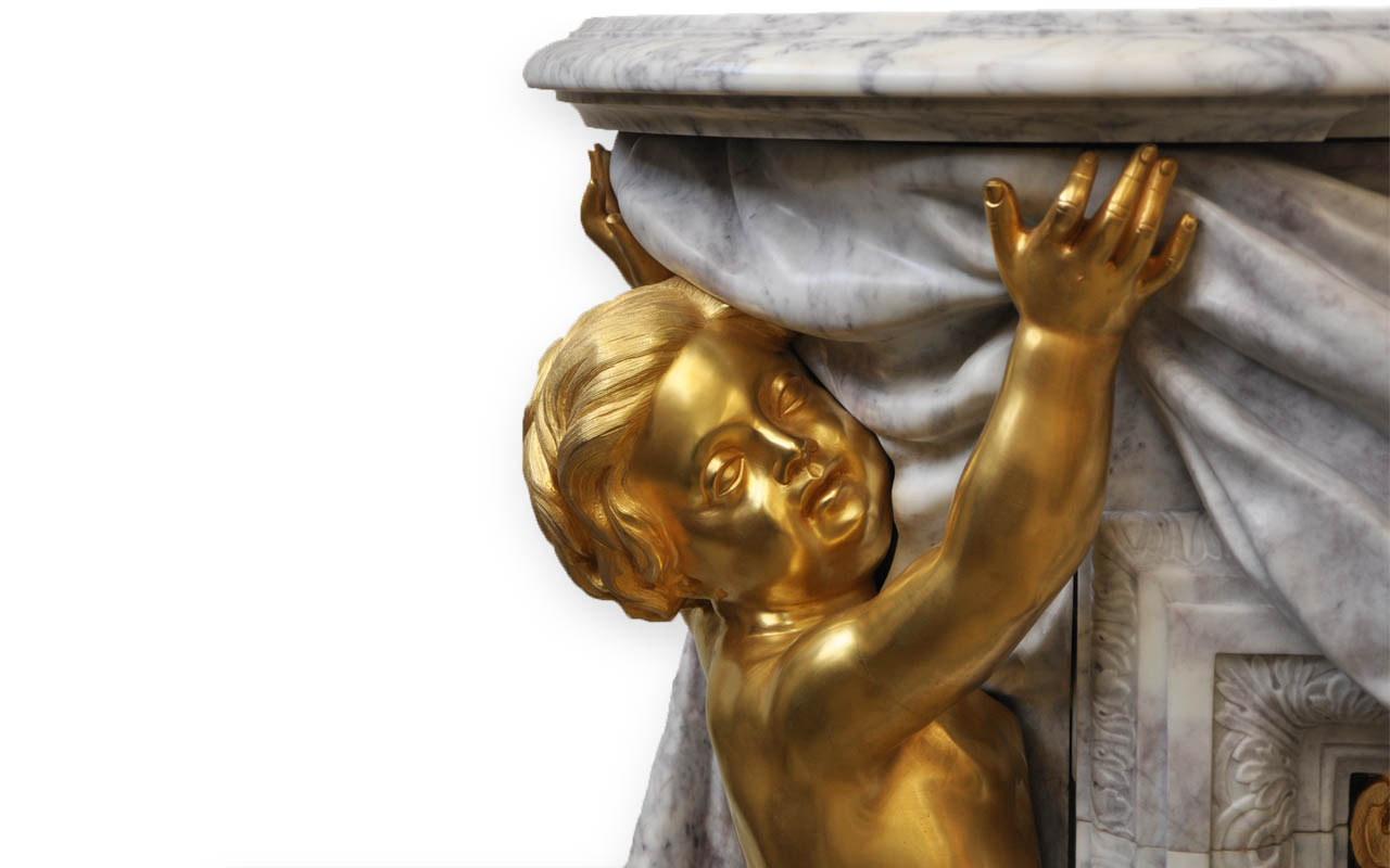 Maison & Maison, designers de cheminées en marbre, vous propose de personnaliser le modèle Arcadie. Opéra est une exceptionnelle cheminée en marbre sur mesure de style Napoléon III à décor de putti en bronze doré en ronde-bosse. 
