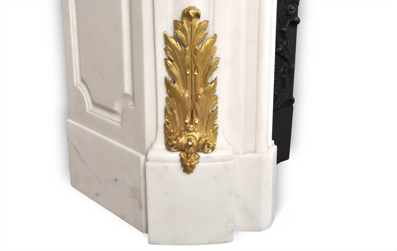 Maison & Maison, designers de cheminées en marbre, vous propose de personnaliser le modèle Païva. Païva est une superbe cheminée en marbre sculpté sur mesure de style Louis XV. Ses ornements de bronze doré en font un modèle exceptionnel