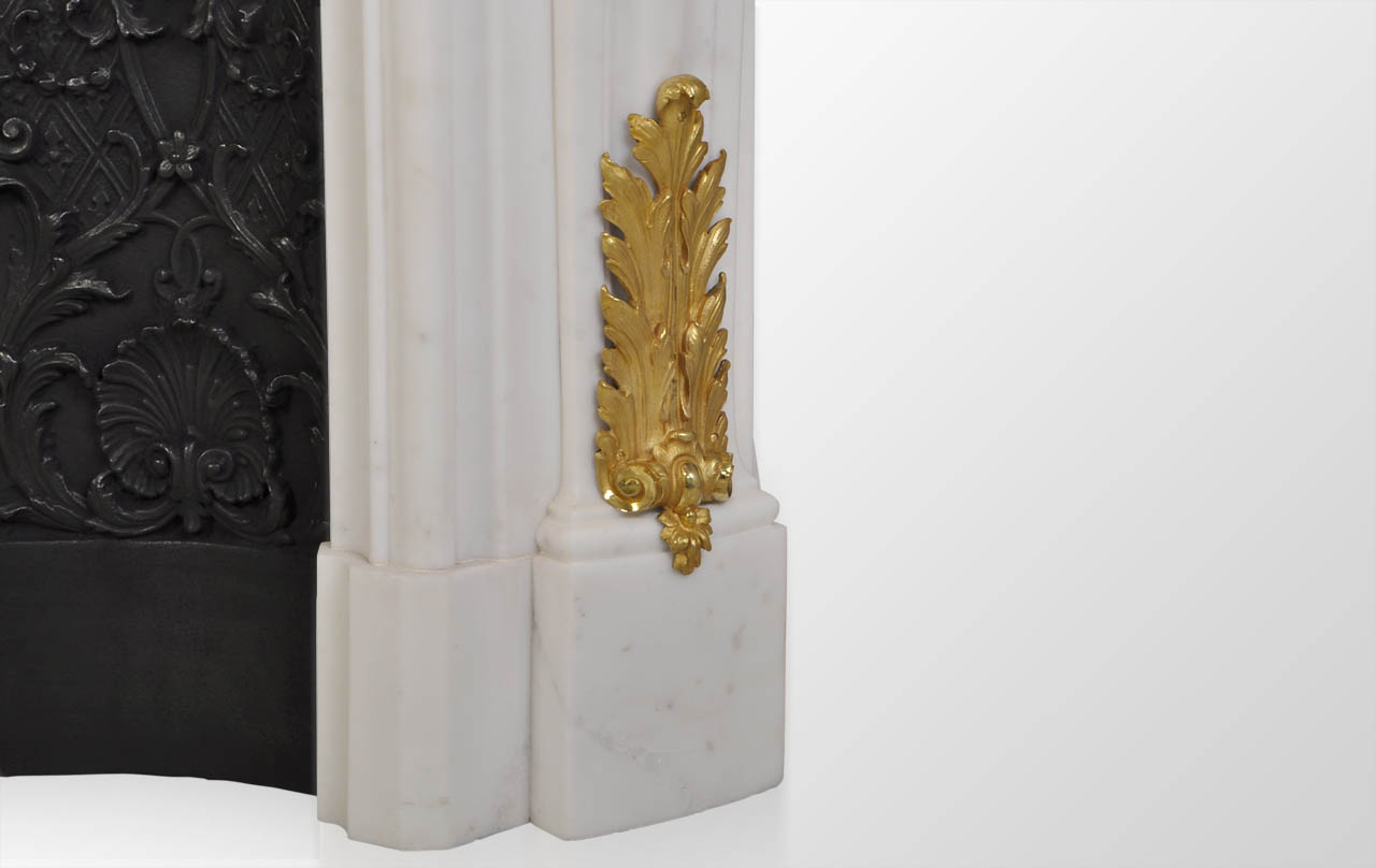 Maison & Maison, designers de cheminées en marbre, vous propose de personnaliser le modèle Païva. Païva est une superbe cheminée en marbre sculpté sur mesure de style Louis XV. Ses ornements de bronze doré en font un modèle exceptionnel