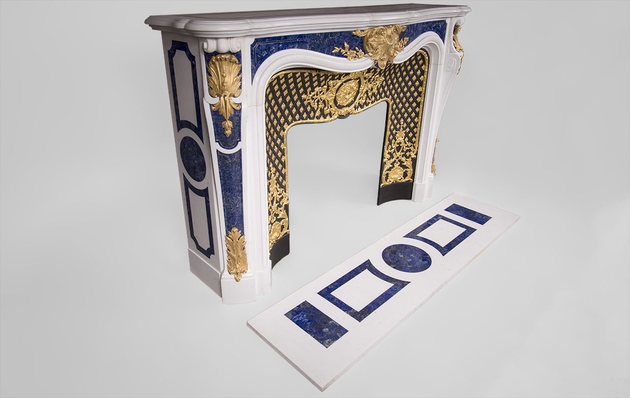 Maison & Maison, créateur de cheminées haut de gamme, vous invite à personnaliser votre cheminée Païva en marbre à marqueterie de lapis lazuli et bronze doré, cheminée sur mesure réalisée à la commande.