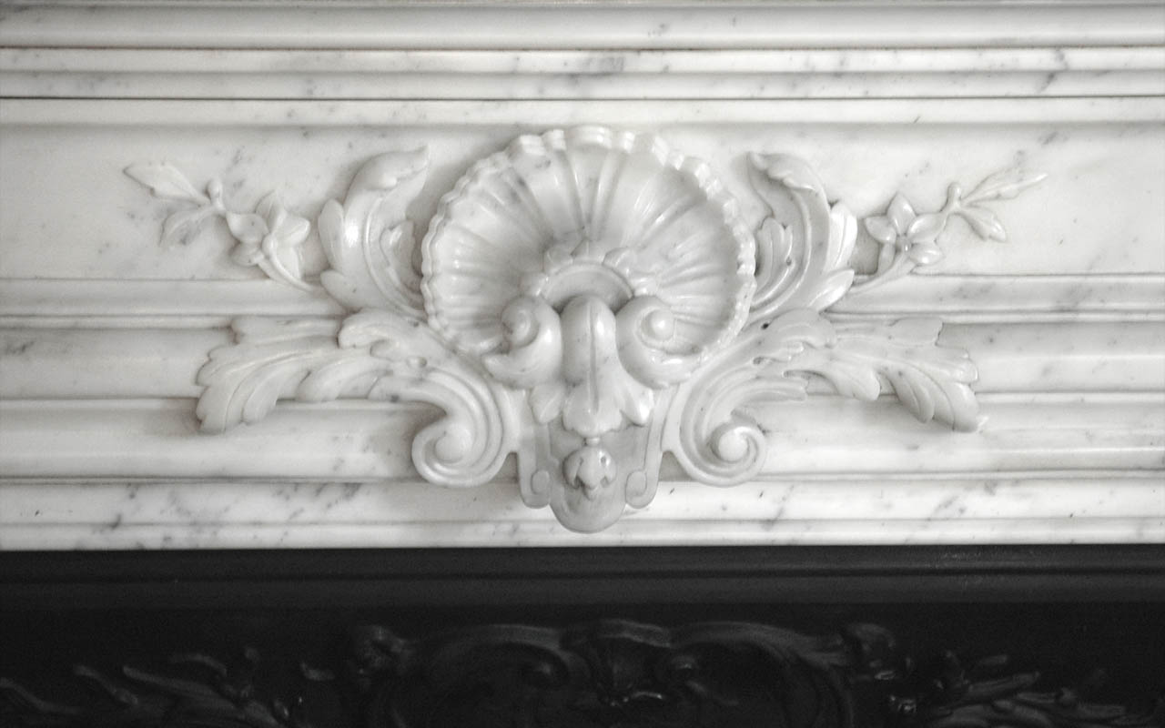 Maison & Maison, designers de cheminées en marbre, vous propose de personnaliser le modèle Arcadie. Vendôme est une cheminée sur mesure en marbre de Style Régence aux lignes sophistiquées et élégantes. 